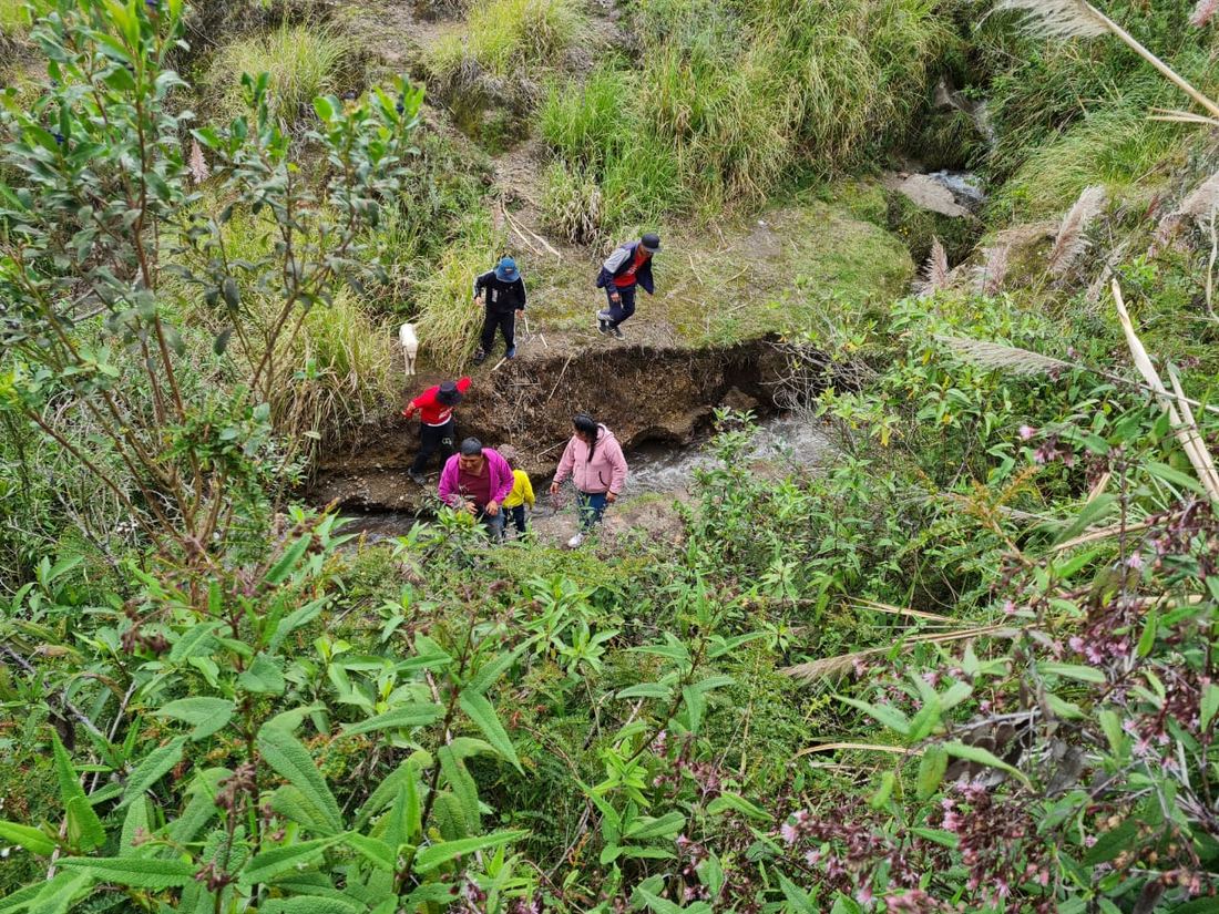 Recorrido comunitario por senderos naturales del proyecto ecoturístico